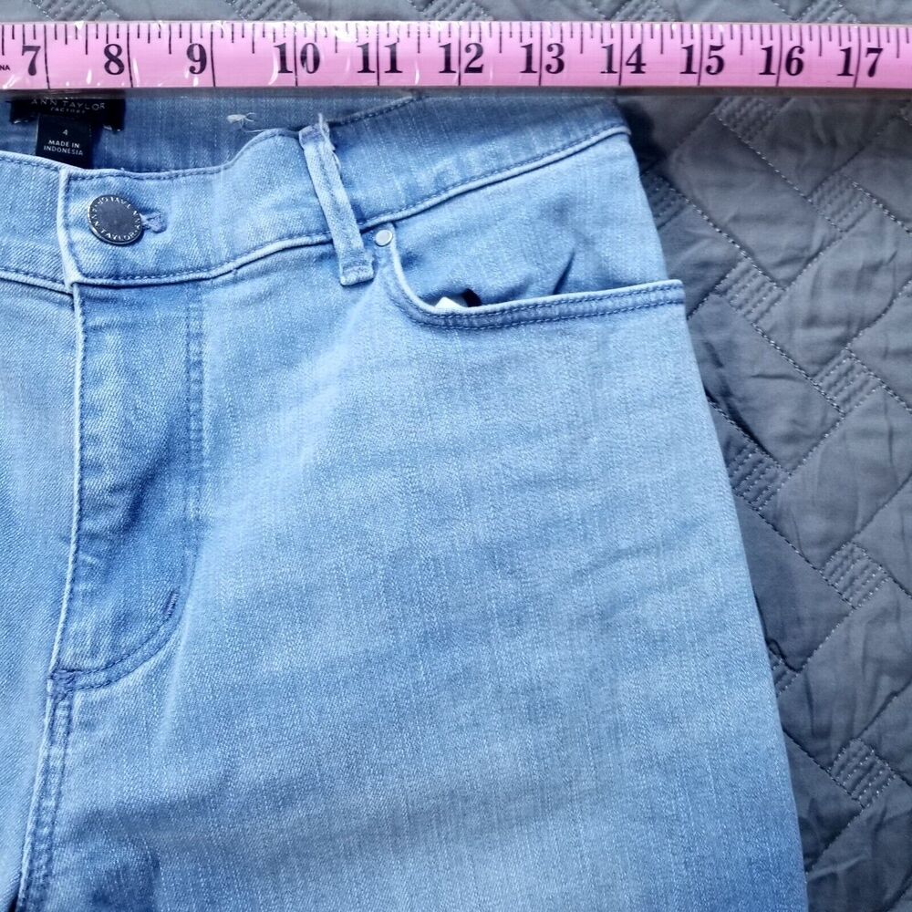 Ann Taylor Factory Jeans Womens Size 4 Blue‎ Slim Straight Light Wash Denim - Picture 8 of 11